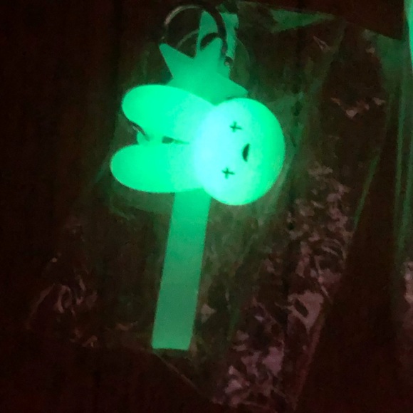 Bad Bunny Keychain - Picture 3 of 3